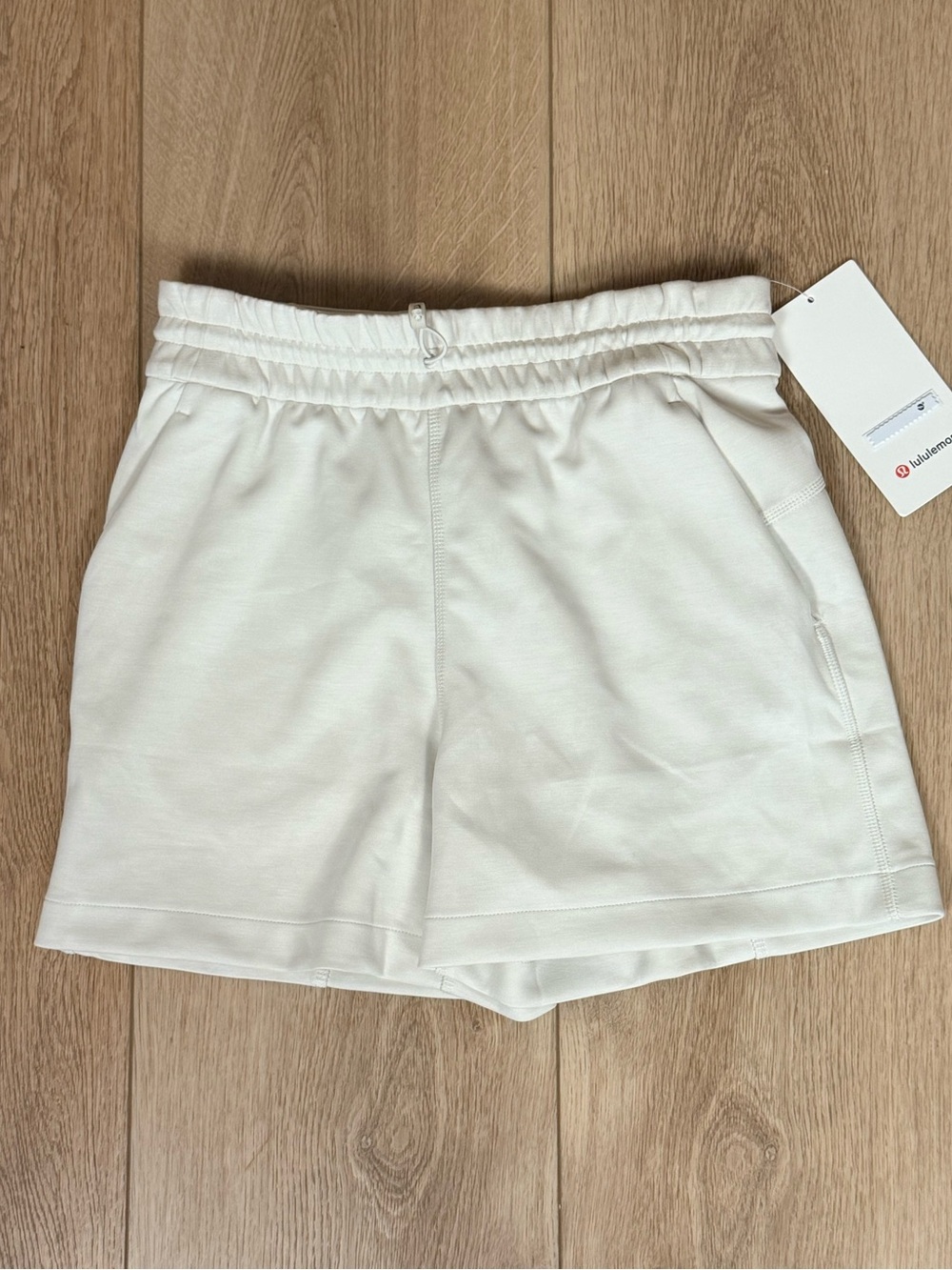 NWT Lululemon Softstreme High Rise Shorts Size 4 Bone